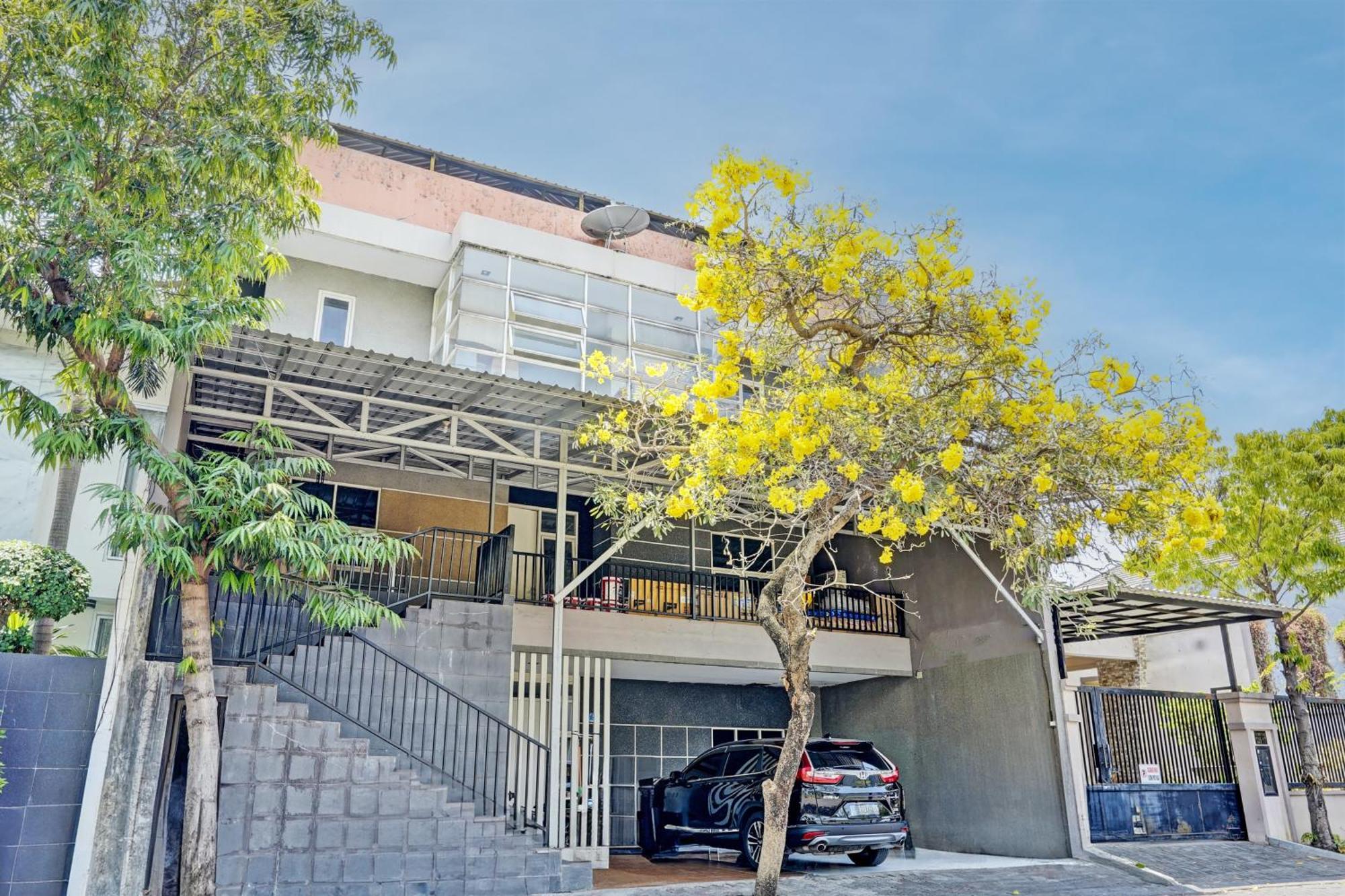 Oyo 93112 Garden Homestay 3 Merlion سورابايا المظهر الخارجي الصورة