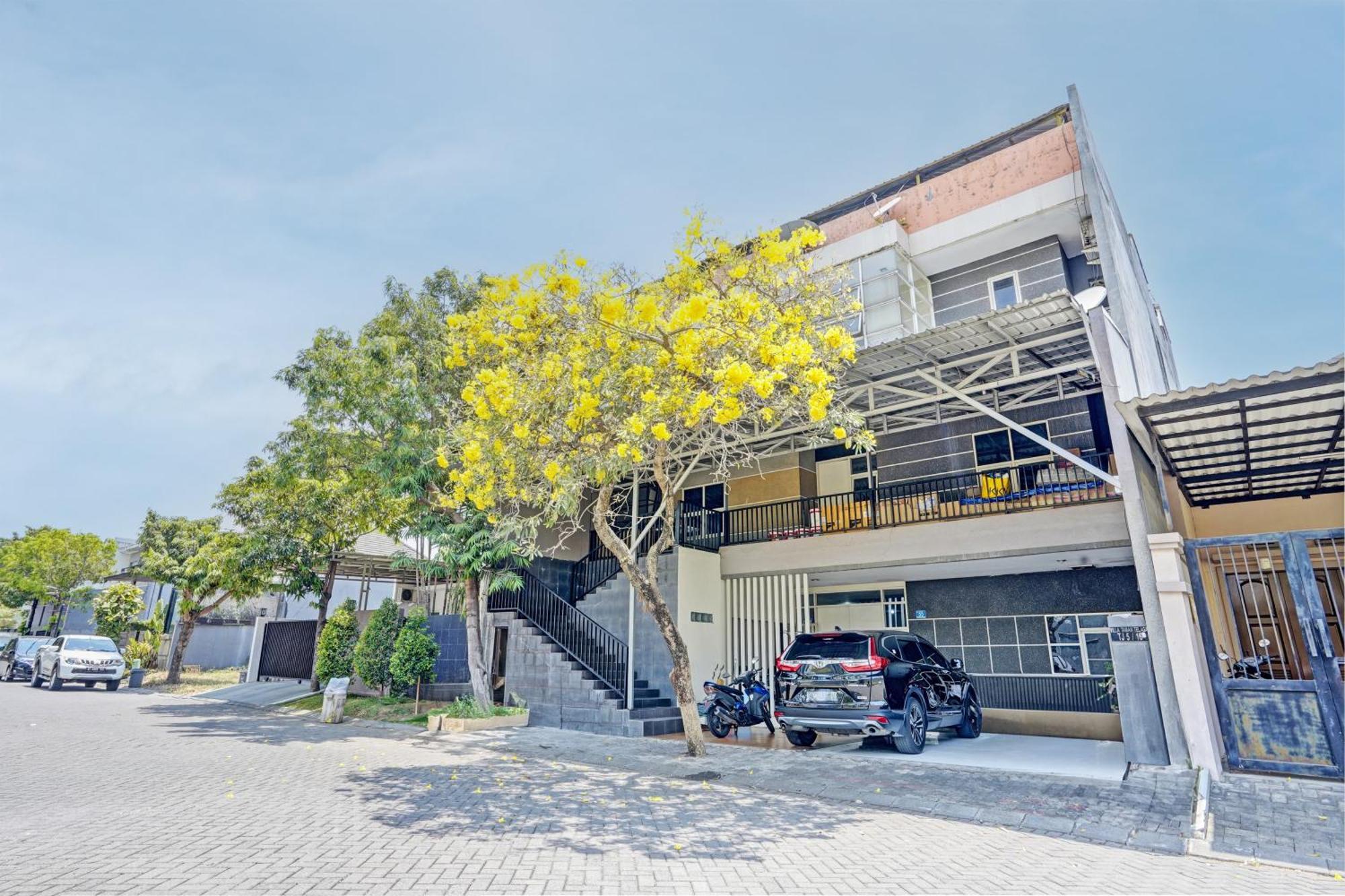 Oyo 93112 Garden Homestay 3 Merlion سورابايا المظهر الخارجي الصورة